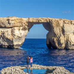 Het betoverende Blue Window op het eiland Gozo in Malta