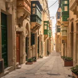 Ontdek de Magie van Valletta: Wandelen door de Pittoreske Straatjes