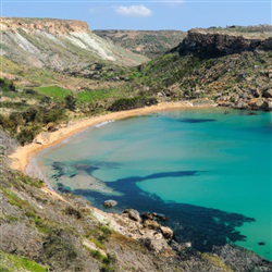 Ontdek het paradijselijke Mistra Bay op Malta: Prachtige stranden en adembenemende natuur